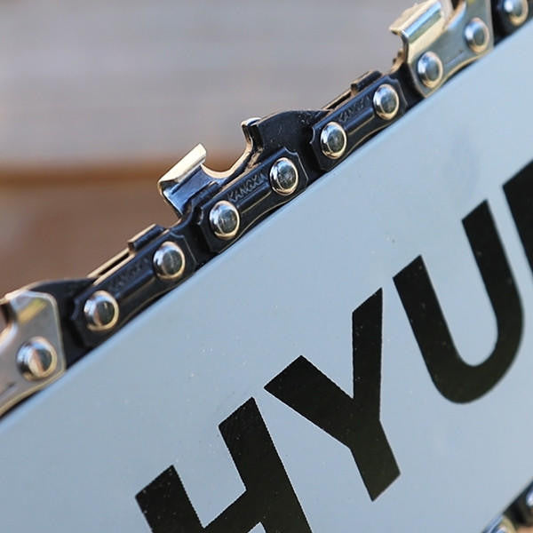 Hyundai 1600W / 230V, 14" Bar Electric Chainsaw | HYC1600E